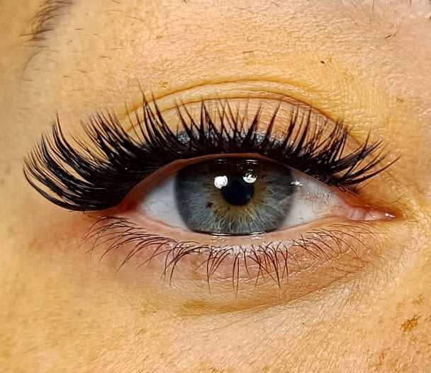 extensions de cils ERICA